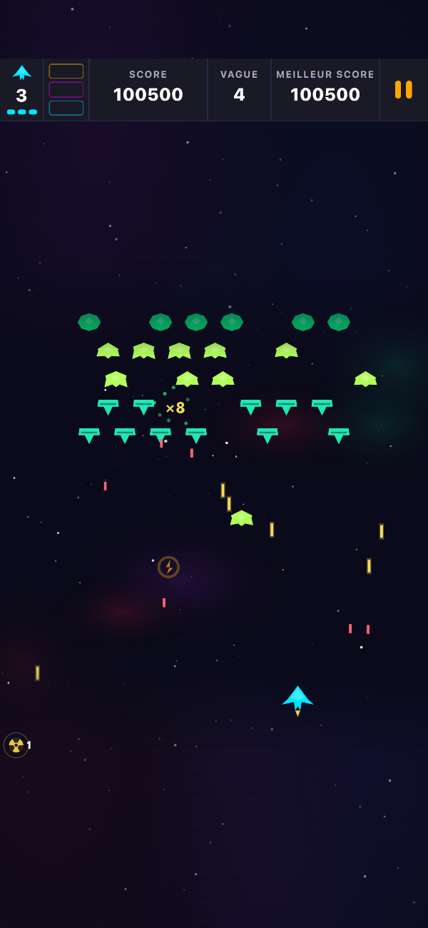 Partie en mode gratuit pendant la vague 4, avec une série de combos et une Nova Bomb prête à exploser